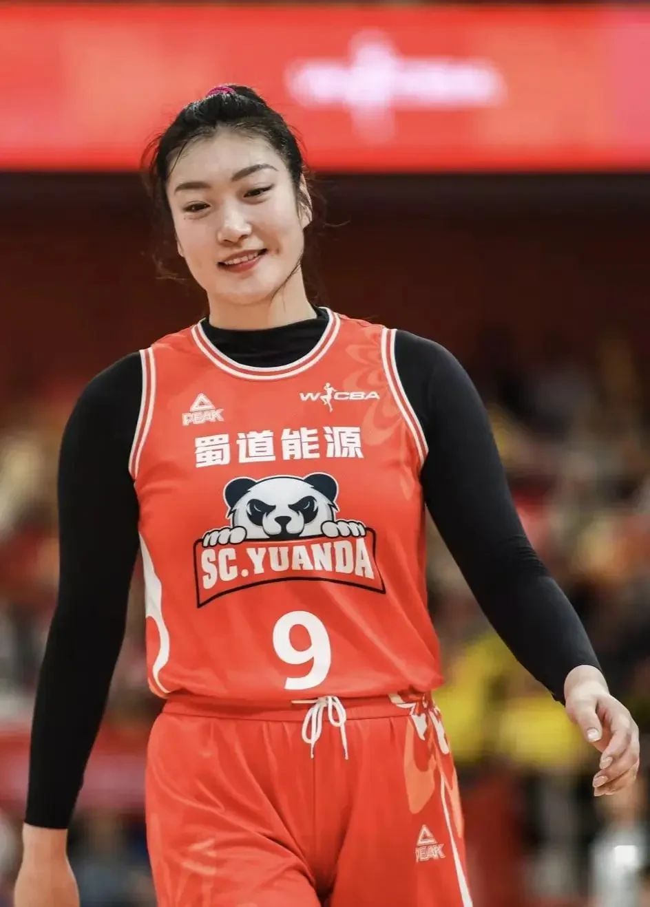 女篮小前锋如何应对高强度比赛